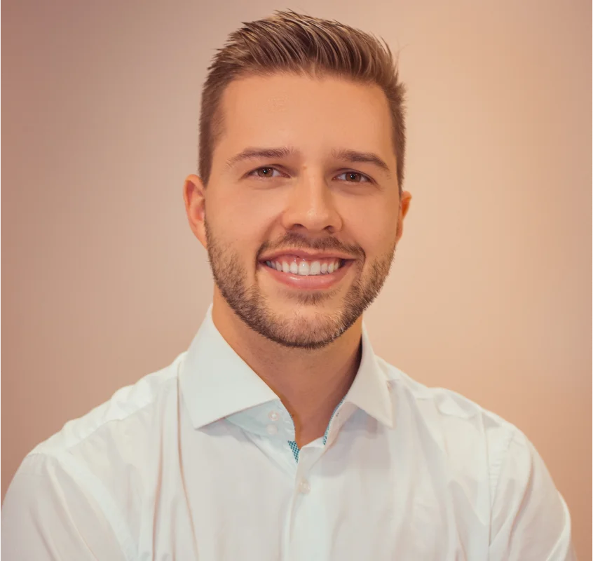 Página Inicial 19 Dr. Felipe Trentin — dentista de prótese dentária na clínica odontológica Novident em Caxias do Sul e Bom Princípio