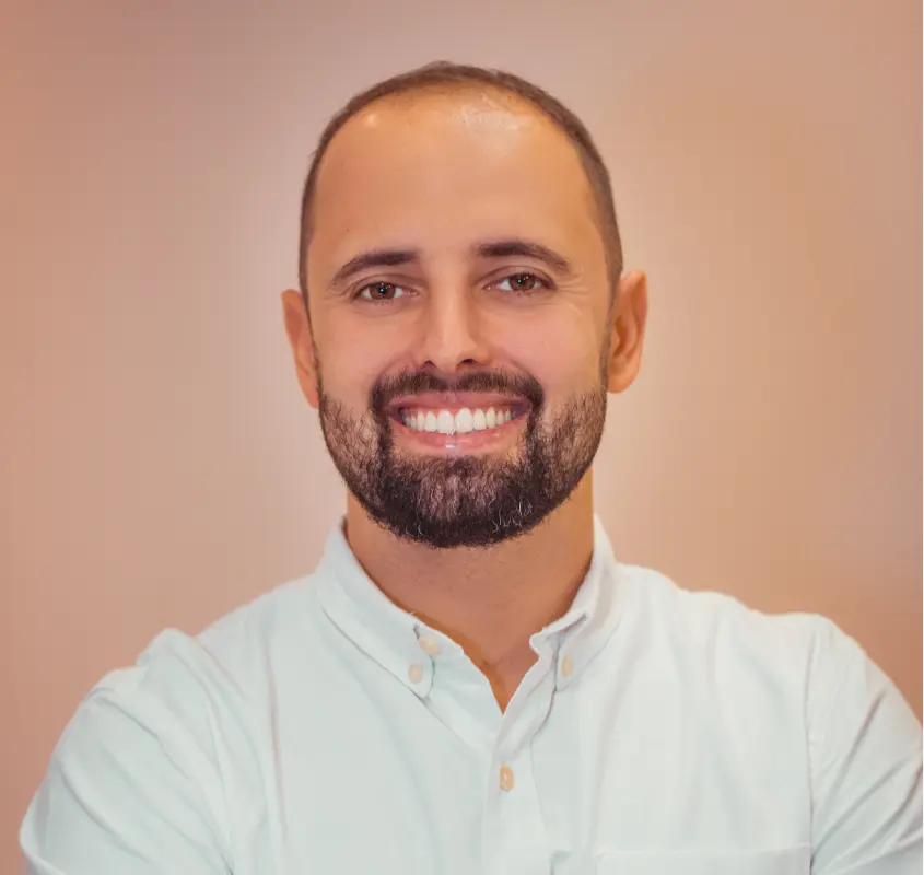 Página Inicial 20 Dr. João Pedro — dentista de implantodontia na clínica odontológica Novident em Caxias do Sul e Bom Princípio